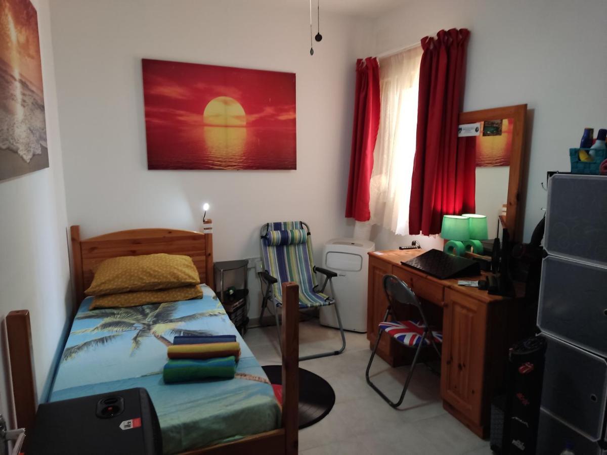 Modern Confortable Room For 1 Person Only In A Shared Flat Close To Beach Mellieha Bagian luar foto